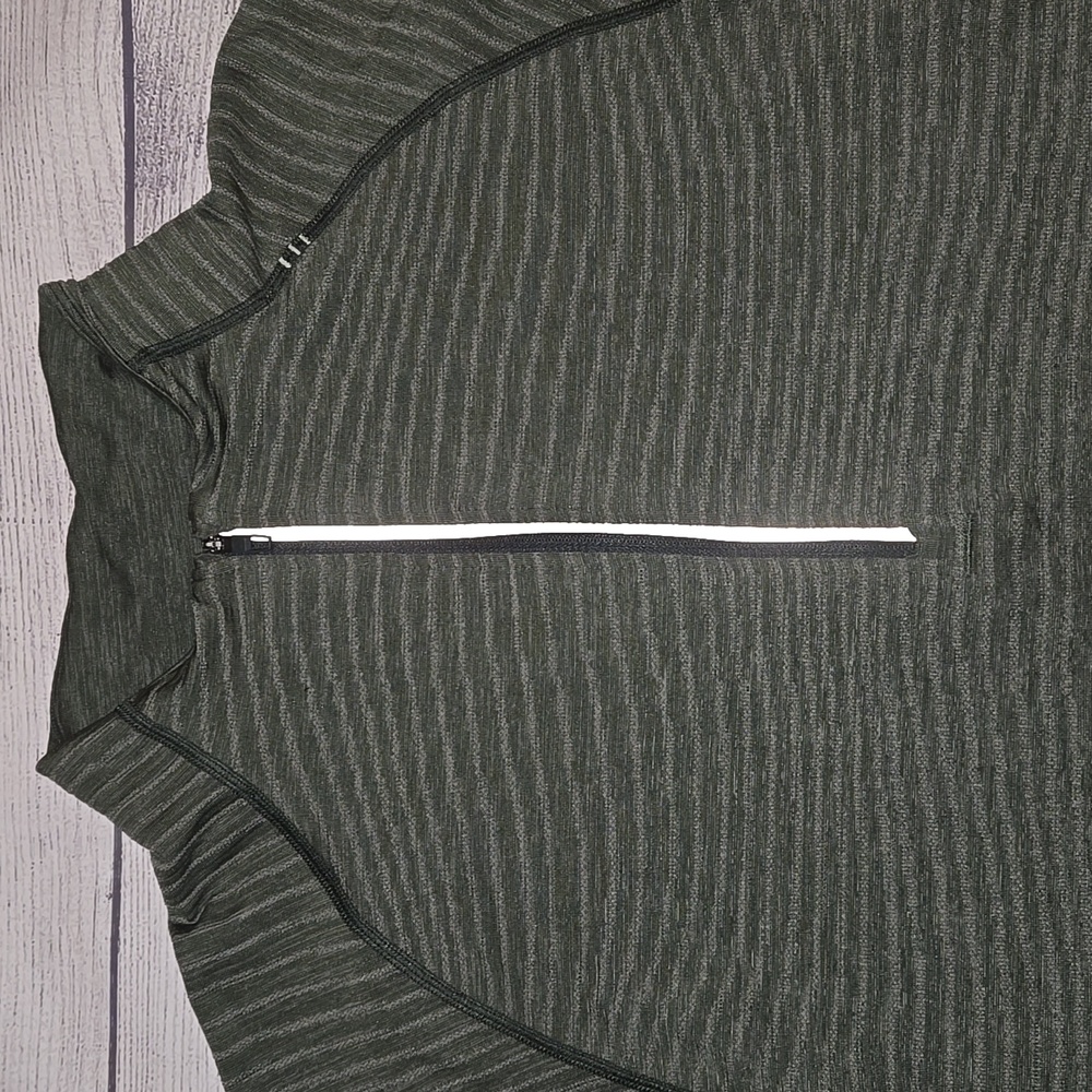 Lululemon Men's Metal Vent Tech 1/2 Zip 2.0 Rosemary Green/Smoked Spruce Size M - Picture 3 of 7
